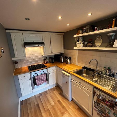 1 Bedroom Flat In Tolcross, Glasgow Top Floor. Екстериор снимка