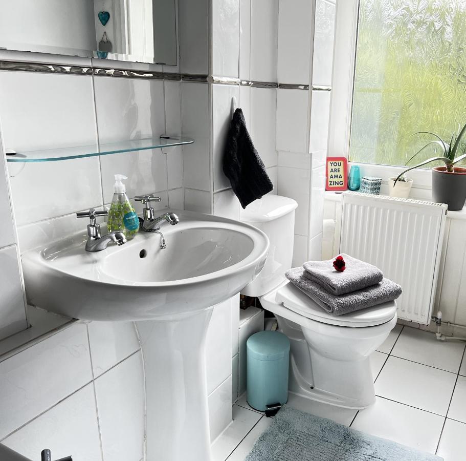 1 Bedroom Flat In Tolcross, Glasgow Top Floor. Екстериор снимка