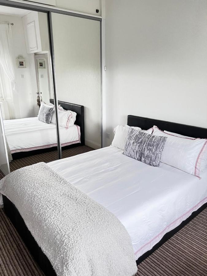 1 Bedroom Flat In Tolcross, Glasgow Top Floor. Екстериор снимка
