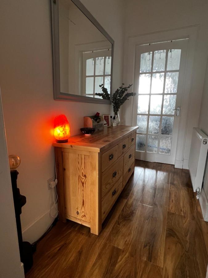 1 Bedroom Flat In Tolcross, Glasgow Top Floor. Екстериор снимка